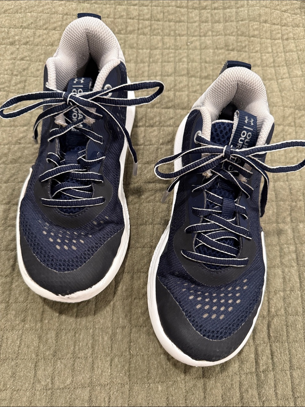 Under Armour Flow Breakthru 2 Navy and White Mesh Athletic Sneakers Size 6.5